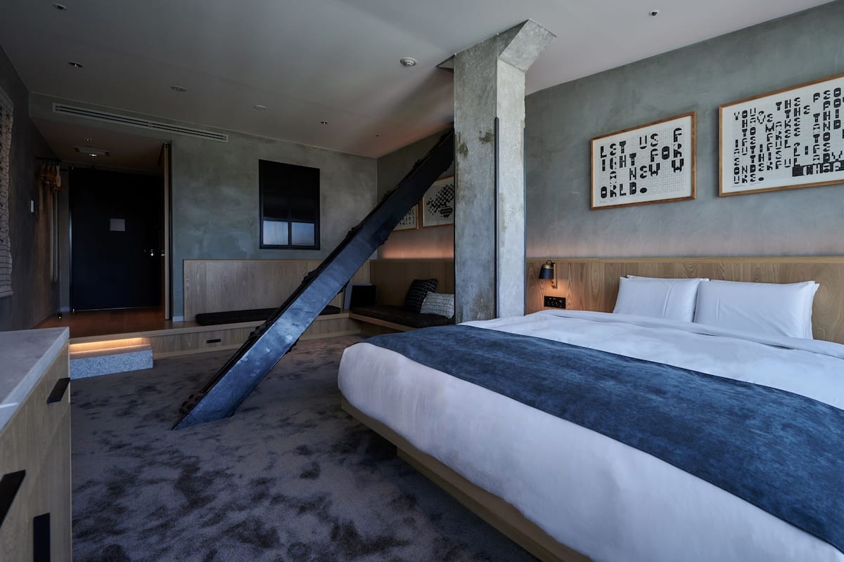 Tweepersoonskamer, 2 slaapkamers, niet-roken, uitzicht op park (L05 Forest View) | Luxe beddengoed, donzen dekbedden, een minibar, een kluis op de kamer