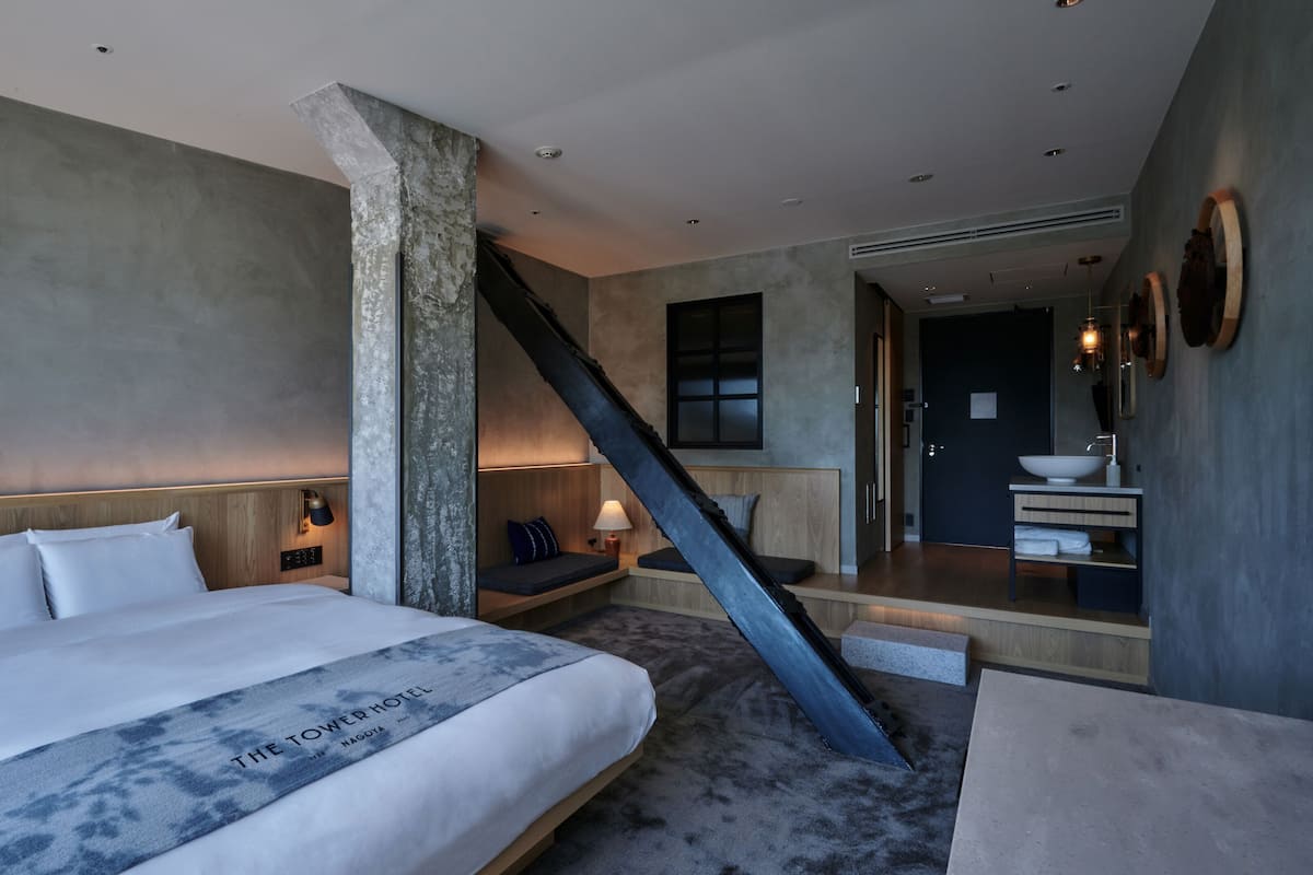 Bộ đồ giường cao cấp, chăn bông, minibar, két bảo mật tại phòng 