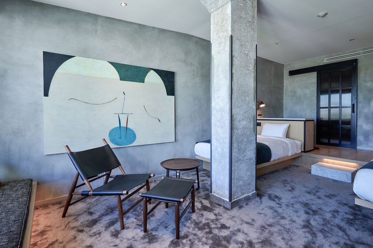 Twin kamer (L03 Forest View) | Luxe beddengoed, donzen dekbedden, een minibar, een kluis op de kamer