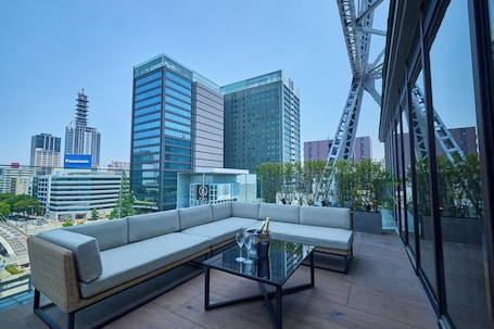 Premium bedding, down comforters, minibar, in-room safe. The Tower Hotel Nagoya