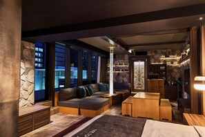 1 bedroom, premium bedding, down comforters, minibar