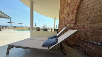Premium Poolside room Sea View | Terrace/patio