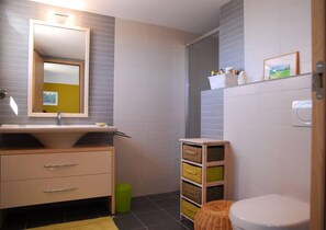 Dusche, Haartrockner, Handtücher