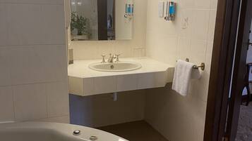 Superior Double Room, 1 Queen Bed | Bathroom | Free toiletries, hair dryer, towels, toilet paper