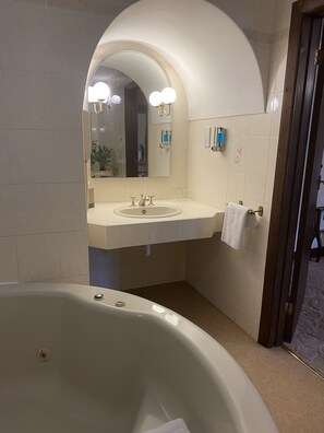 Superior Double Room, 1 Queen Bed | Bathroom