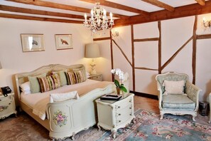 双人房 (Large) | 高档床上用品、特色装修、特色家居、办公桌