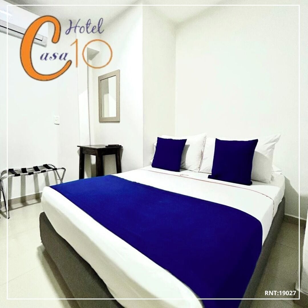 Standard Room | Minibar, desk, blackout curtains, iron/ironing board