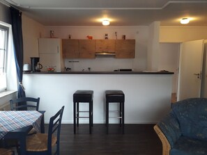 City Apartment | Living area | 20-inch TV with satellite channels - Pension Norddeicher Straße (Norden)