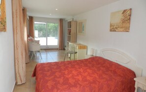 3 chambres, fer et planche à repasser, Wi-Fi gratuit, draps fournis