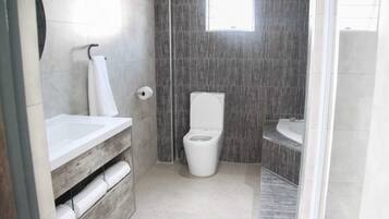 Đồ dùng nhà tắm miễn phí, khăn tắm, xà phòng, dầu gội