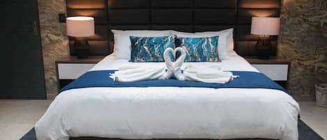 Deluxe Double or Twin Room | Premium bedding, pillow-top beds, blackout curtains, soundproofing