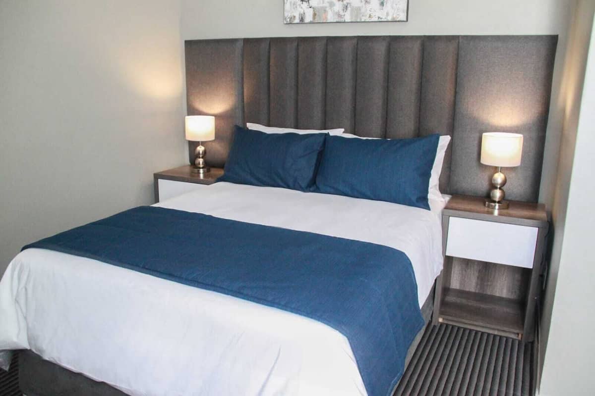 Suite, 1 King-Bett, Whirlpool | 1 Schlafzimmer, hochwertige Bettwaren, Pillowtop-Betten