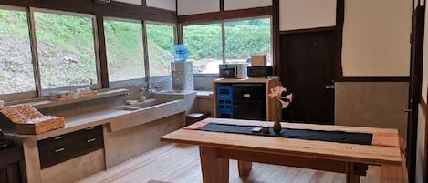 冰箱、微波炉、炉灶、厨具/餐具