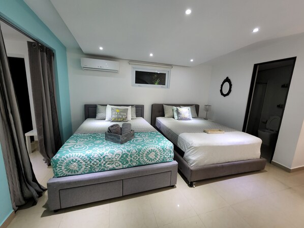 1 chambre, coffre-fort, fer et planche à repasser