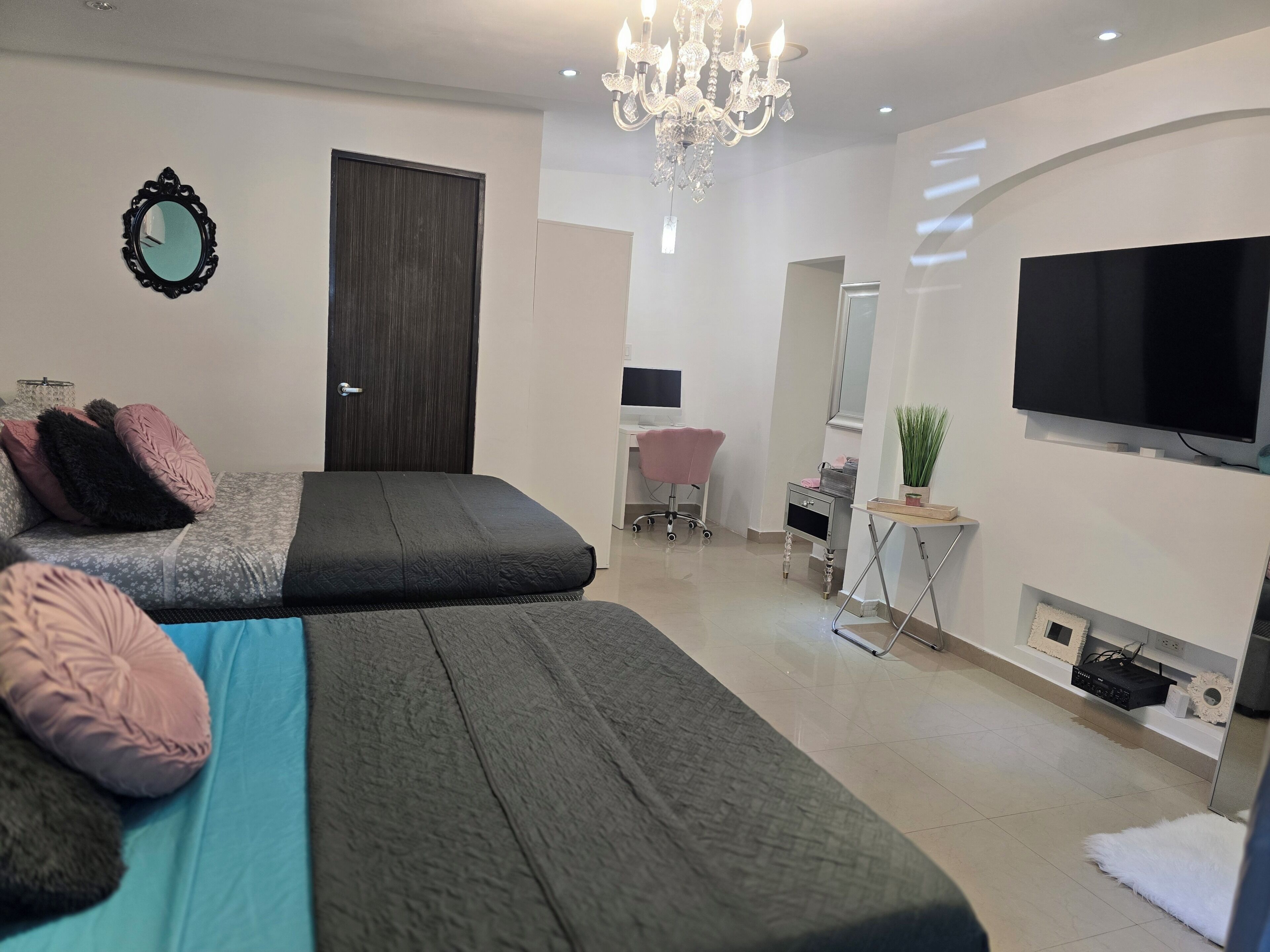 1 室のベッドルーム、セーフティボックス (室内)、アイロン / アイロン台、WiFi (無料)