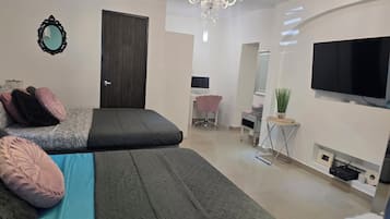 1 bedroom, in-room safe, iron/ironing board, free WiFi