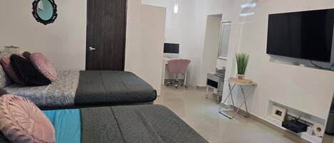 1 室のベッドルーム、セーフティボックス (室内)、アイロン / アイロン台、WiFi (無料)