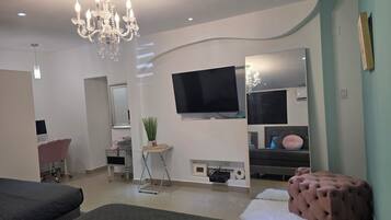 1 bedroom, in-room safe, iron/ironing board, free WiFi