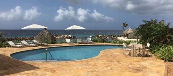 Beautiful beachappartment on groundfloor with private beach