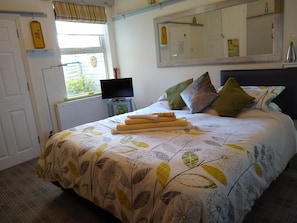 1 habitación, tabla de planchar con plancha, wifi y ropa de cama