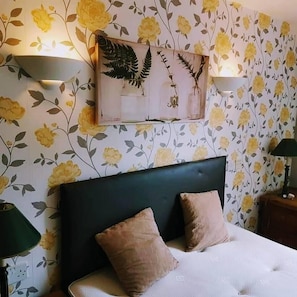 Quarto casal superior | Individualmente mobiliados, ferros/tábuas de passar roupa