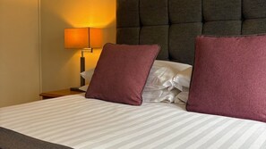 Standard Double Room | Desk, blackout drapes, soundproofing, iron/ironing board - St David's Cross Hotel (Haverfordwest)