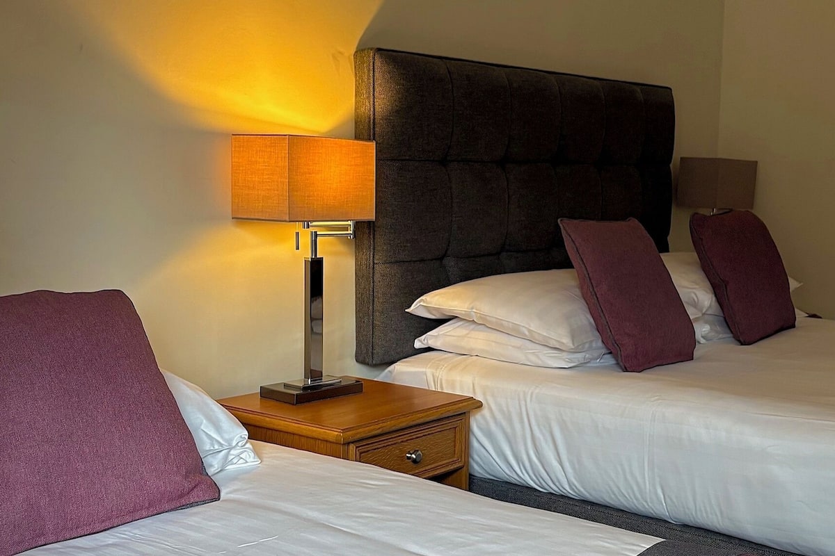 Familjerum | Skrivbord, mörkläggningsgardiner, ljudisolering och strykjärn/strykbräda