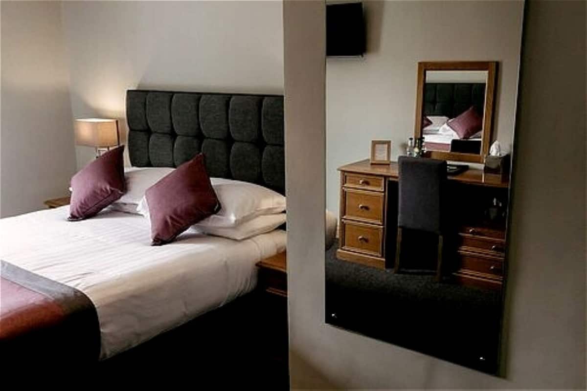 Doppelzimmer | Schreibtisch, Verdunkelungsvorhänge, schallisolierte Zimmer