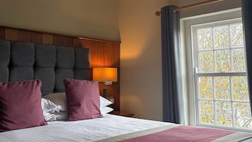 Comfort Double Room | Desk, blackout drapes, soundproofing, iron/ironing board