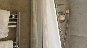 Bathroom - St David's Cross Hotel (Haverfordwest)