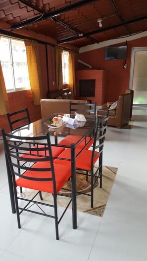 Classic Apartment | In-room dining - El Aguacate (Baños de Agua Santa)
