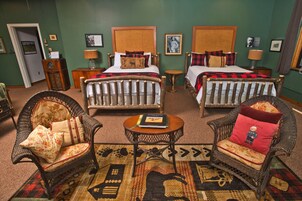 Deluxe Room | Iron/ironing board, free cribs/infant beds, free rollaway beds