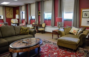 Deluxe Room | Iron/ironing board, free cribs/infant beds, free rollaway beds