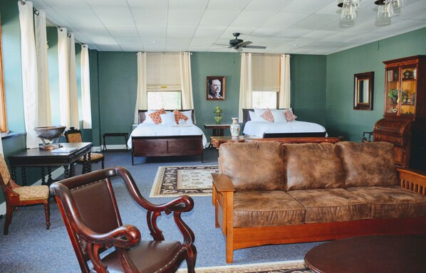 Habitación Deluxe | Tabla de planchar con plancha, cunas gratuitas y camas extra gratis 