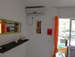 Interior - Apartment feet in water (Le Moule)