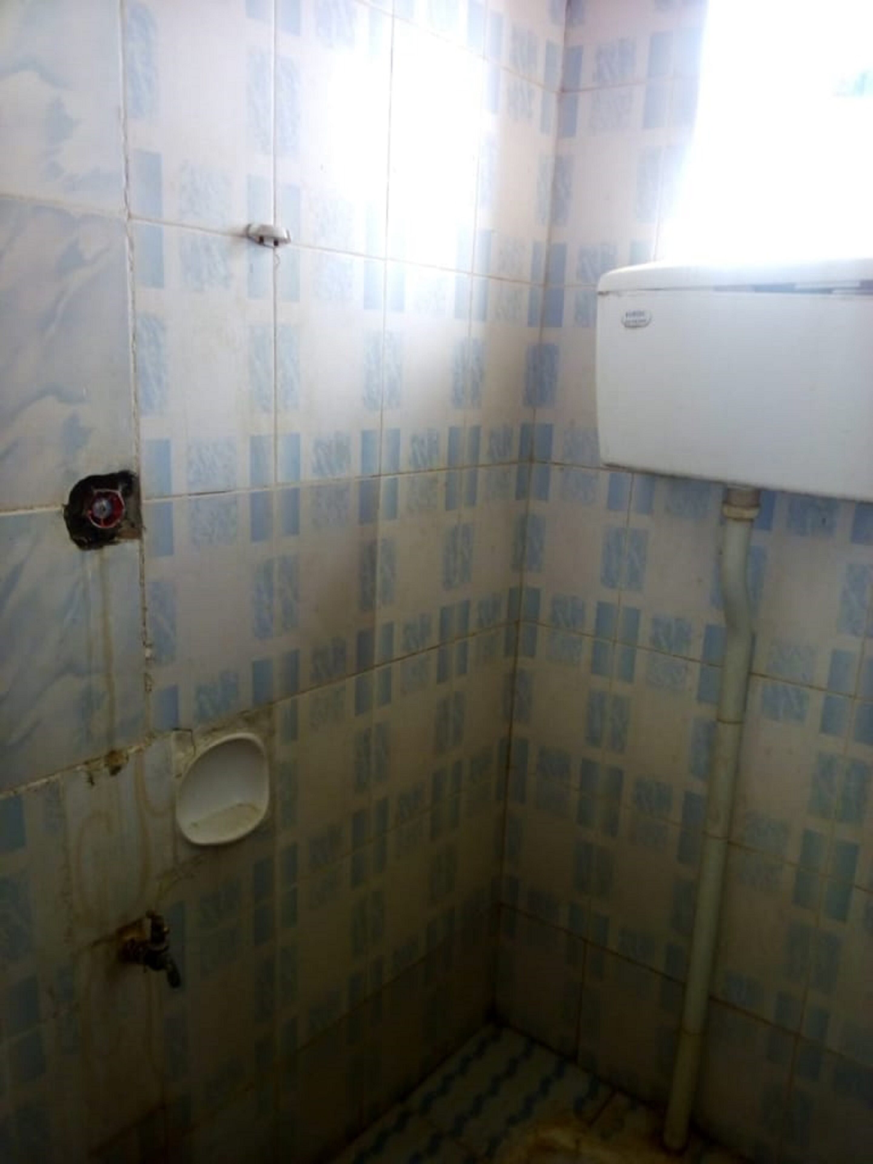 Standaard kamer | Badkamer | Een douche, gratis toiletartikelen, handdoeken, zeep