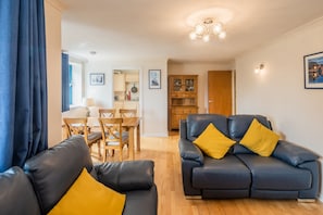 Apartment | Wohnbereich | Flachbildfernseher