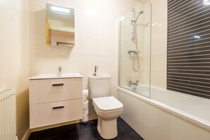 Apartment | Bathroom | Separate tub and shower, free toiletries, hair dryer, towels