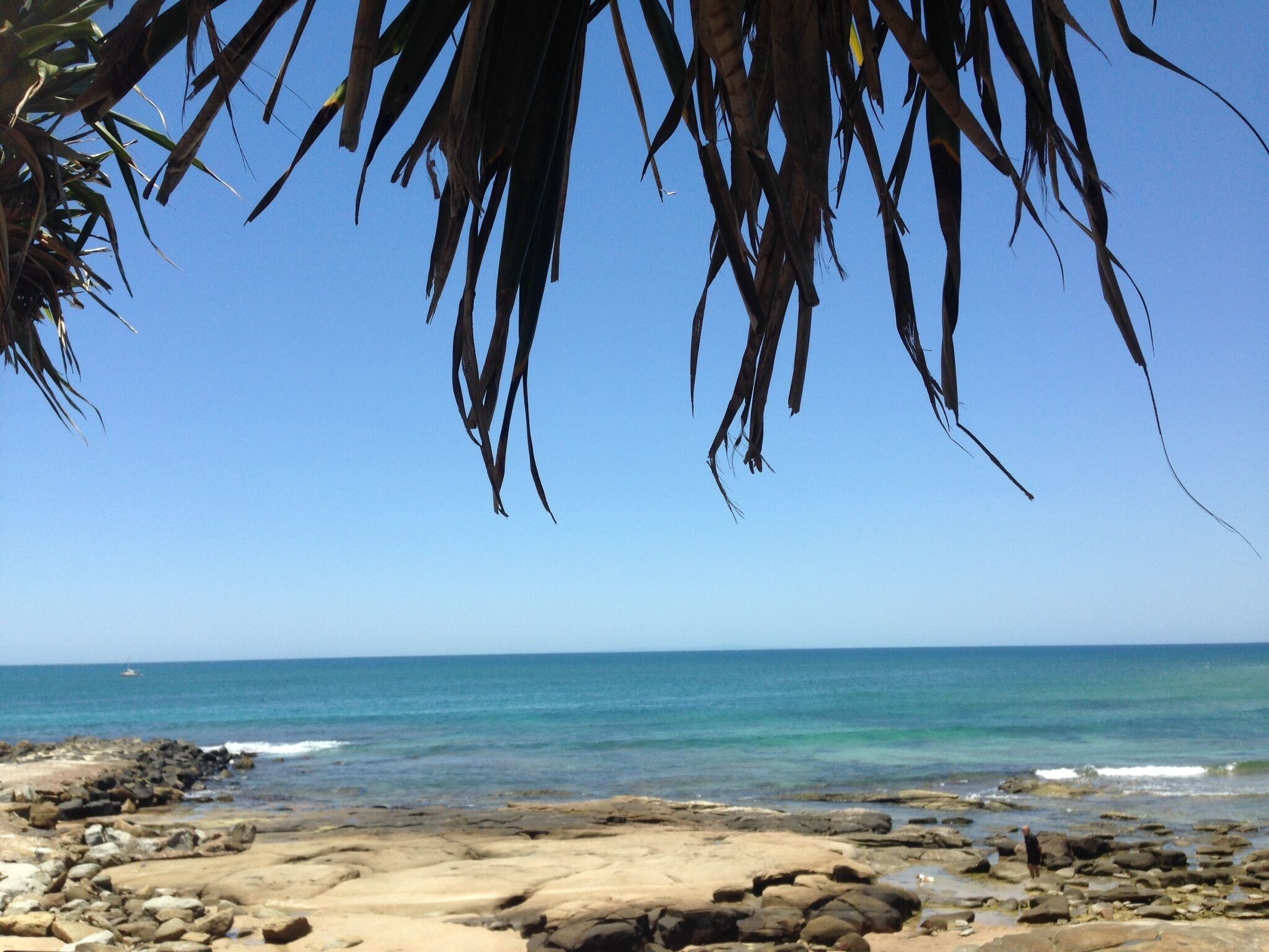 Ubicación cercana a la playa y arena blanca