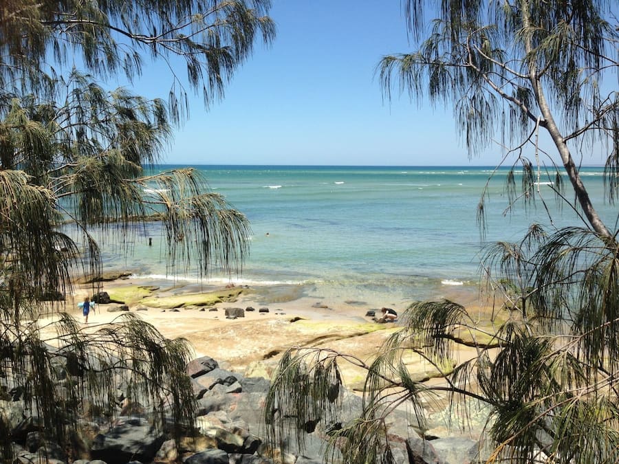 In Strandnähe, weißer Sandstrand