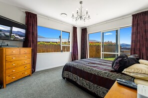 5 bedrooms, iron/ironing board, WiFi