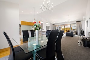 Dining - Lakeside Luxury - Wanaka Holiday Home (Wanaka)