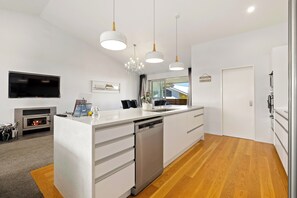 Kühlschrank, Mikrowelle, Geschirrspüler