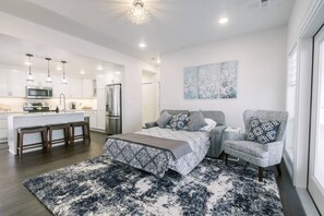 1 bedroom, iron/ironing board, travel crib, free WiFi - Beautiful Master Suite & Full Kitchen in New Home (Spokane)