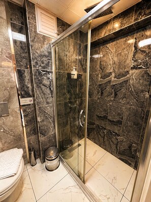 Minibar, soundproofing, iron/ironing board, free WiFi - Luka Suit (Istanbul)
