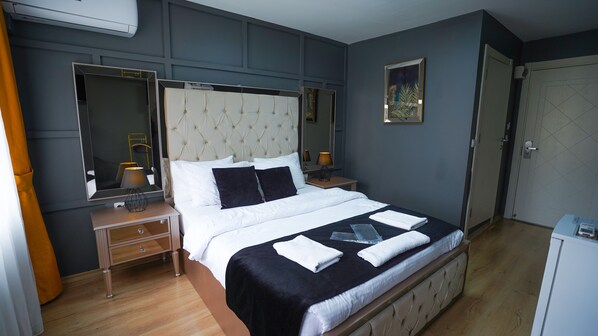 Kahden hengen kaupunkihuone | Kylpyhuone | Suihku, sadesuihkupää, hiustenkuivaaja, kylpytakit