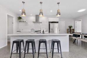 冷蔵庫、電子レンジ、食器洗い機、トースター