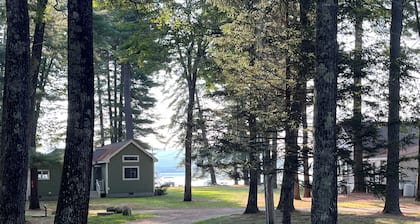 3 bedroom, 2 Baths, 8 Sleeps, detached bunk house, open boat slip