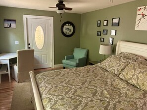 3 bedrooms, desk, free WiFi, bed sheets