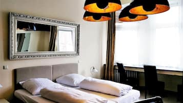 Schreibtisch, kostenloses WLAN, Bettwäsche